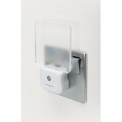 Night Light UK Plug in White 3-Pin Plug Auto On and Off Sensor 0.6W 7lm Cool White Edge-Lit Integral LED ILNL-CL-UK