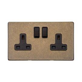 2 Gang 13A Switched Twin Socket Screwless Vintage Rustic Brass Plate with a Black Switch and Trim