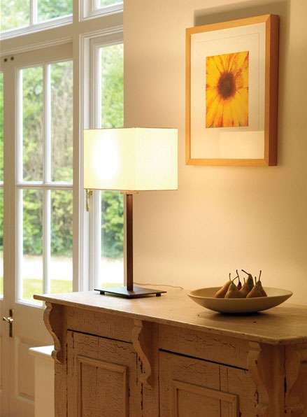 great fitting for table or drawer mounting, the AX4504 Park Lane table lamp for interior use
